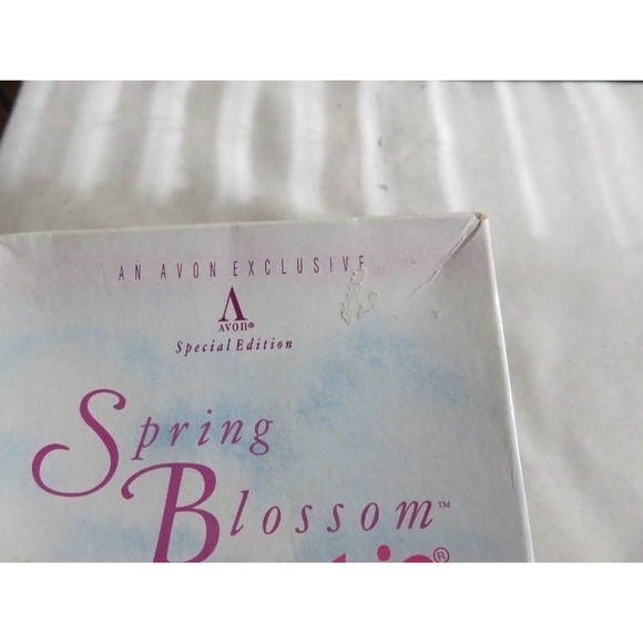 Mattel Avon Special Edition 1995 Spring Blossom Barbie - First in Series - Picture 3 of 5